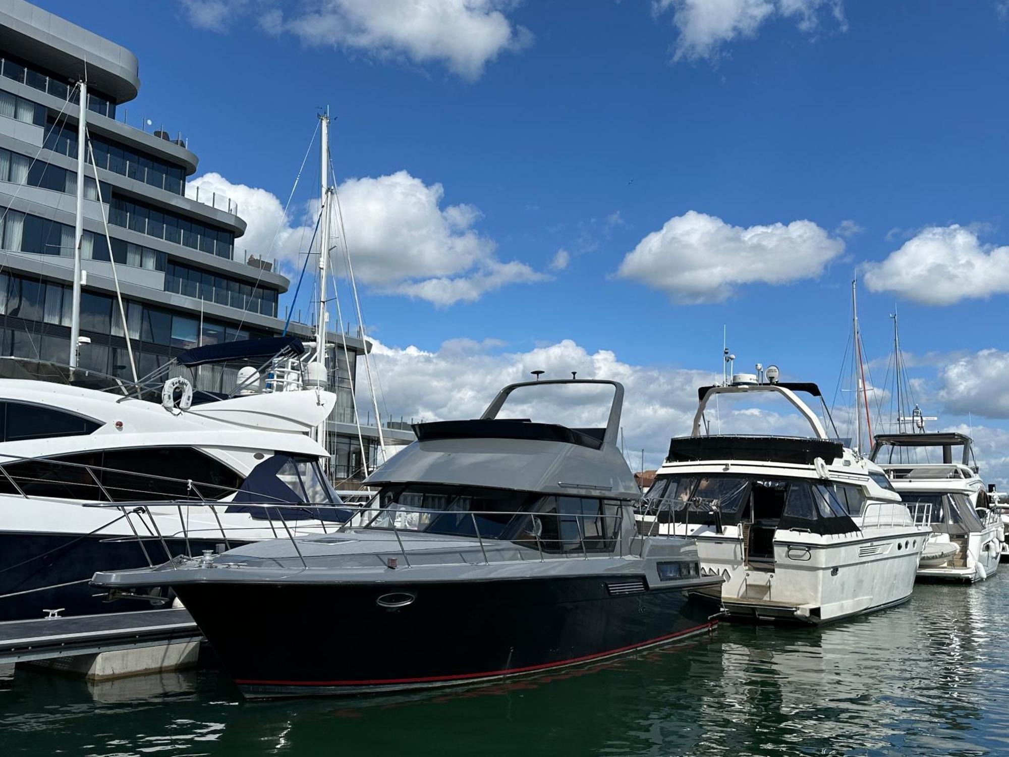 Yacht "X" - 44 Foot Modern Yacht On 5 Star Ocean Village Marina - Minutes Away From City Centre And Cruise Terminals, Free Parking ,Spa Package Available! Southampton Exterior foto